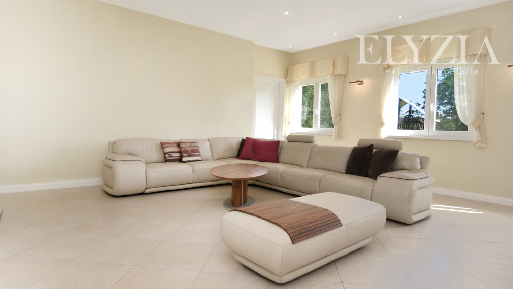 ..........PREDANÝ..........ELYZIA I PREDAJ – Samostatný RD r.2009, 200 m2+ dvojgaráž+ záhrada, blízkosť lesa, Wolfsthal, Rakúsko.