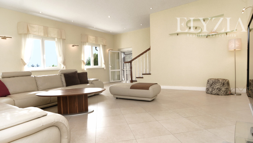 ..........PREDANÝ..........ELYZIA I PREDAJ – Samostatný RD r.2009, 200 m2+ dvojgaráž+ záhrada, blízkosť lesa, Wolfsthal, Rakúsko.