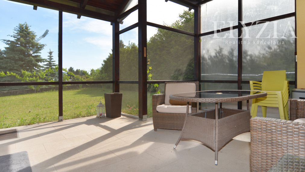 ..........PREDANÝ..........ELYZIA I PREDAJ – Samostatný RD r.2009, 200 m2+ dvojgaráž+ záhrada, blízkosť lesa, Wolfsthal, Rakúsko.