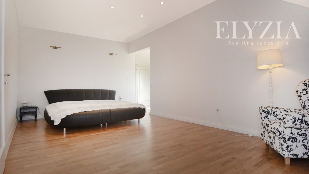 ..........PREDANÝ..........ELYZIA I PREDAJ – Samostatný RD r.2009, 200 m2+ dvojgaráž+ záhrada, blízkosť lesa, Wolfsthal, Rakúsko.