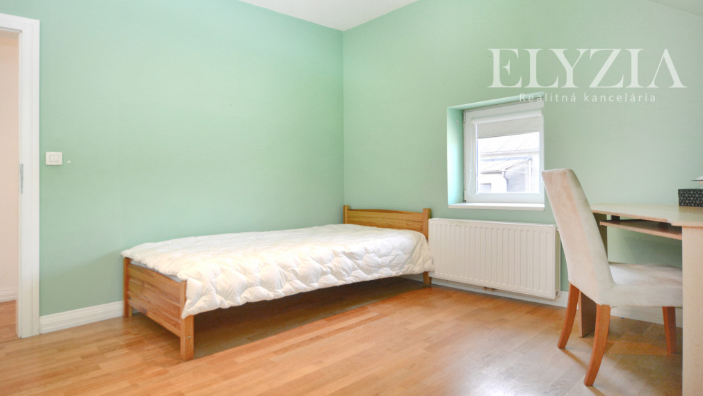 ..........PREDANÝ..........ELYZIA I PREDAJ – Samostatný RD r.2009, 200 m2+ dvojgaráž+ záhrada, blízkosť lesa, Wolfsthal, Rakúsko.