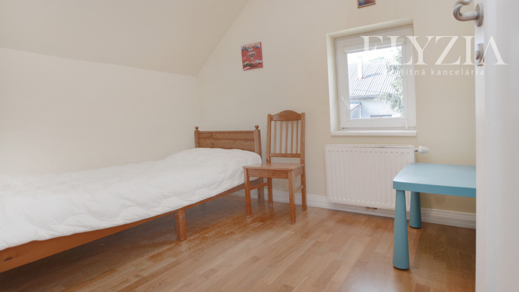 ..........PREDANÝ..........ELYZIA I PREDAJ – Samostatný RD r.2009, 200 m2+ dvojgaráž+ záhrada, blízkosť lesa, Wolfsthal, Rakúsko.