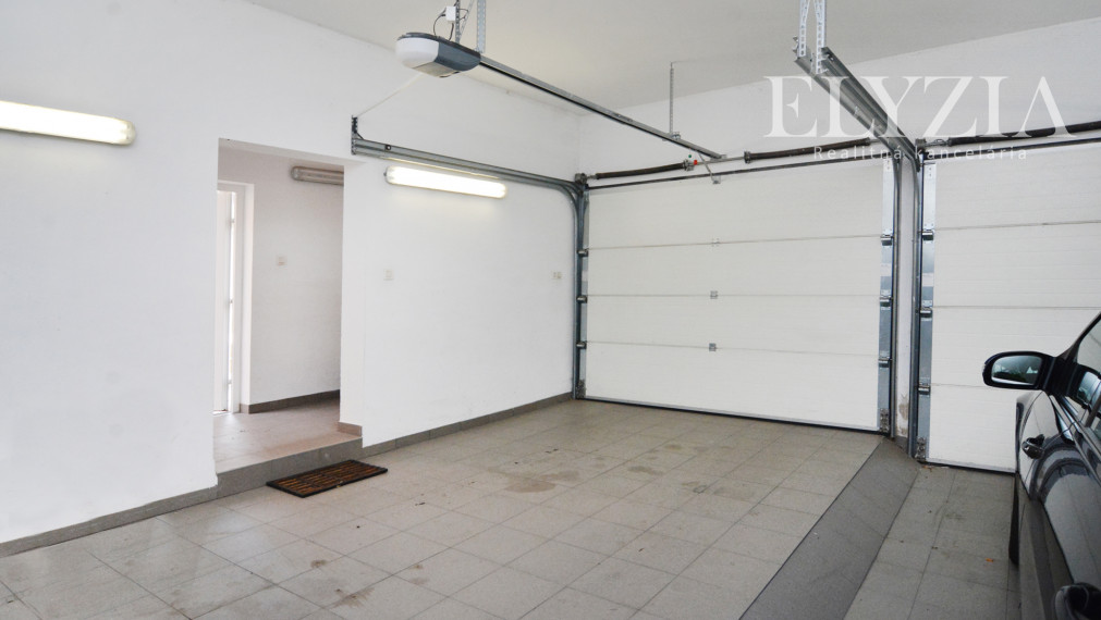 ..........PREDANÝ..........ELYZIA I PREDAJ – Samostatný RD r.2009, 200 m2+ dvojgaráž+ záhrada, blízkosť lesa, Wolfsthal, Rakúsko.