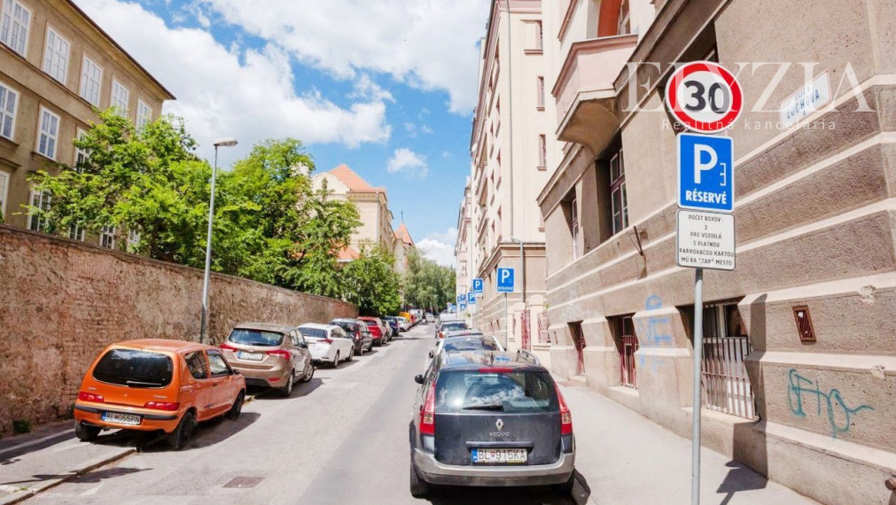 PRENÁJOM. 2 IZB. BYT V CENTRE STARÉHO MESTA NA ZOCHOVEJ UL.