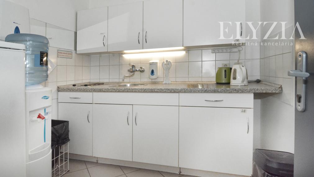 ELYZIA | TOP LOKALITA! PRENÁJOM kancelárie, vysoké stropy, Trenčianska ul.,Bratislava II