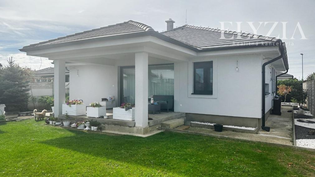 PREDAJ! SAMOSTATNE STOJACI RODINNÝ DOM V BERNOLÁKOVE!