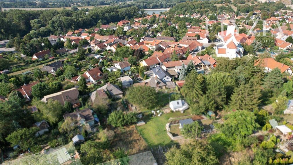 ELYZIA I 2 zahradné chaty na krásnom pozemku priamo v Devíne, výhľad, (elektrika, voda kanalizácia) Lomnická, Bratislava- Devín