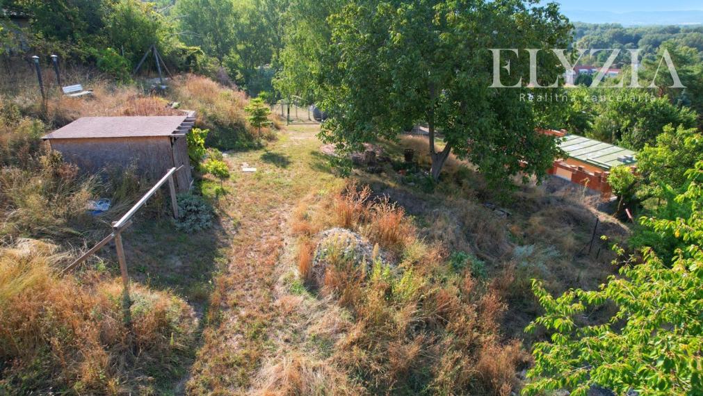 ELYZIA I 2 zahradné chaty na krásnom pozemku priamo v Devíne, výhľad, (elektrika, voda kanalizácia) Lomnická, Bratislava- Devín