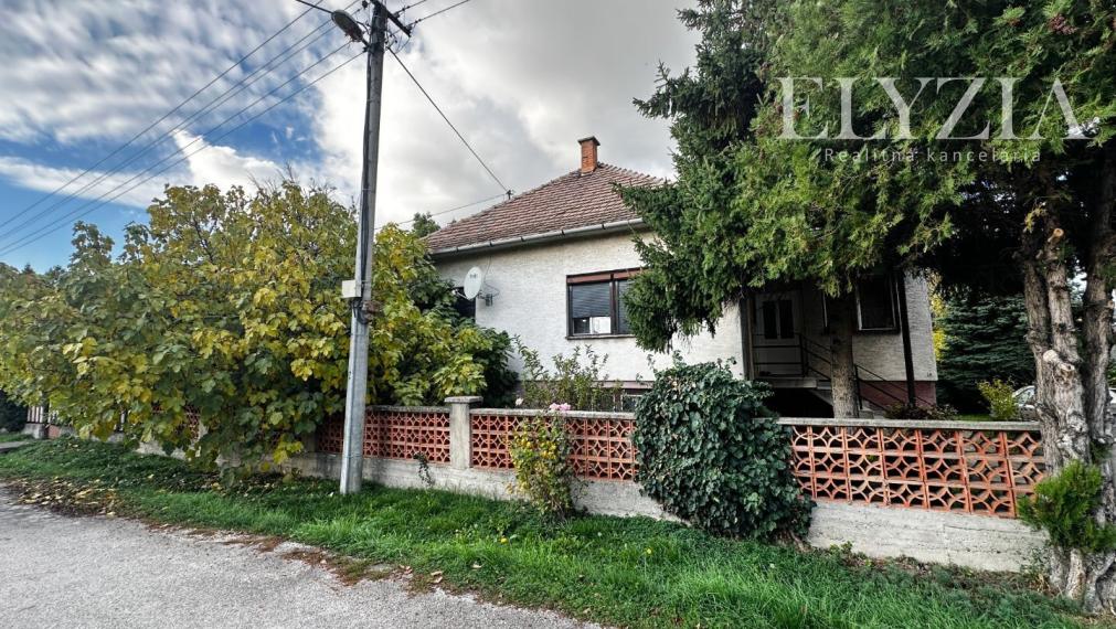 RODINNÝ DOM S OBROVSKÝM POZEMKOV V CHORVÁTSKOM GROBE