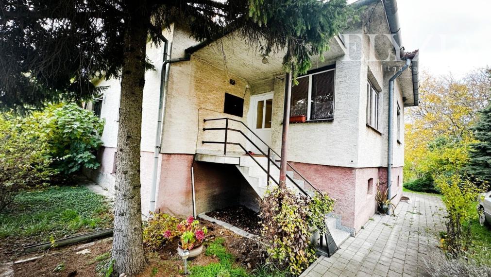 RODINNÝ DOM S OBROVSKÝM POZEMKOV V CHORVÁTSKOM GROBE