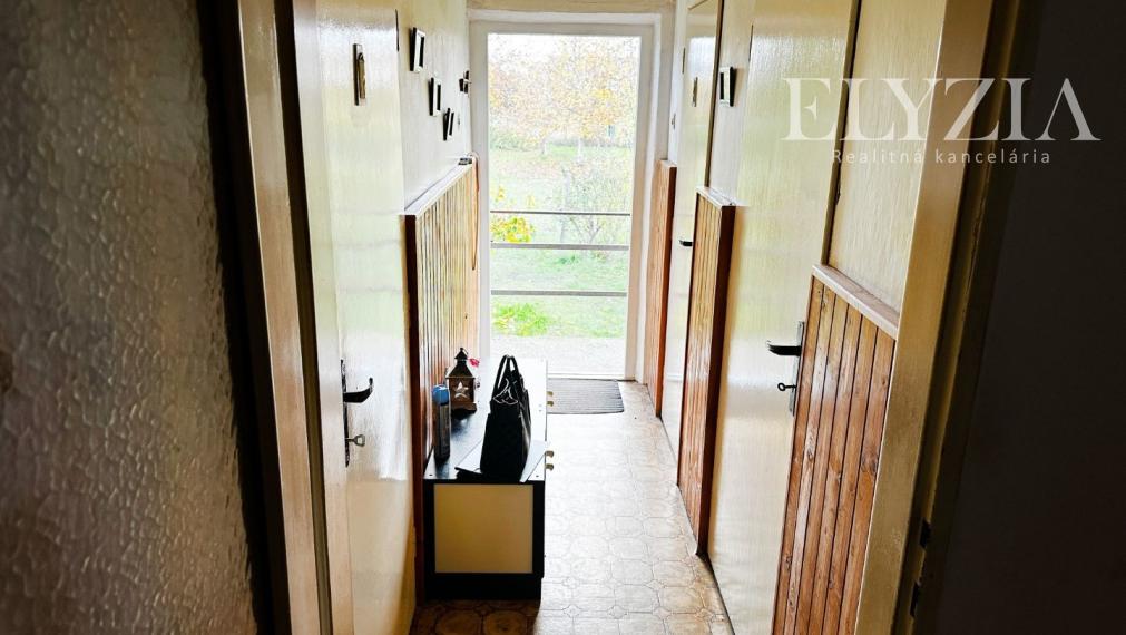 RODINNÝ DOM S OBROVSKÝM POZEMKOV V CHORVÁTSKOM GROBE