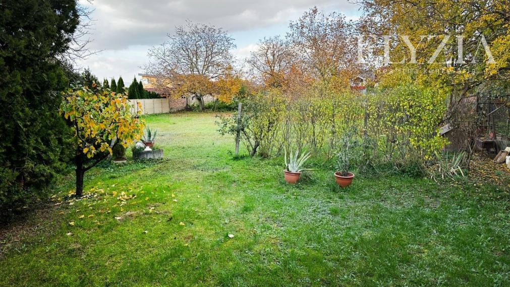 RODINNÝ DOM S OBROVSKÝM POZEMKOV V CHORVÁTSKOM GROBE