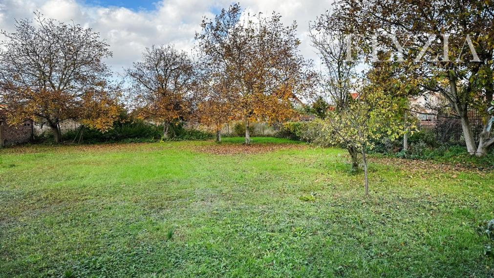 RODINNÝ DOM S OBROVSKÝM POZEMKOV V CHORVÁTSKOM GROBE