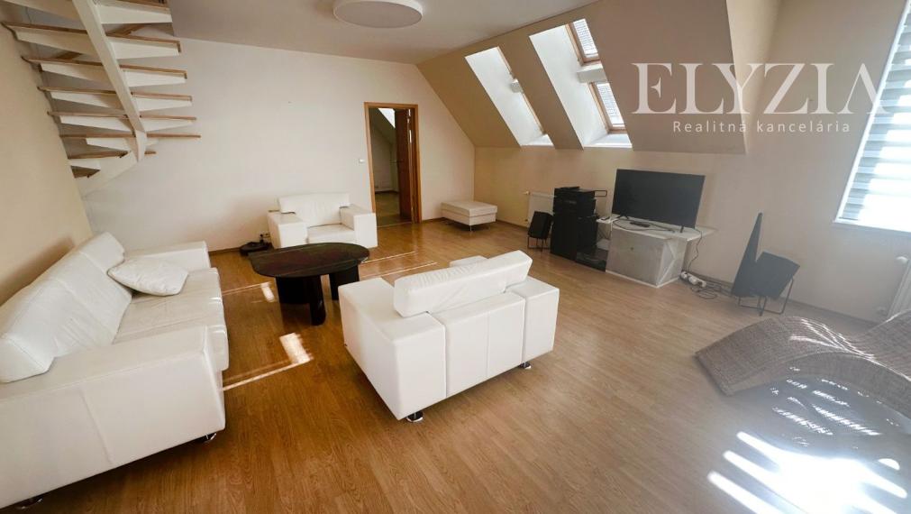 KRÁSNY MEZONET V CENTRE STARÉHO MESTA, KLEMENSOVA UL.