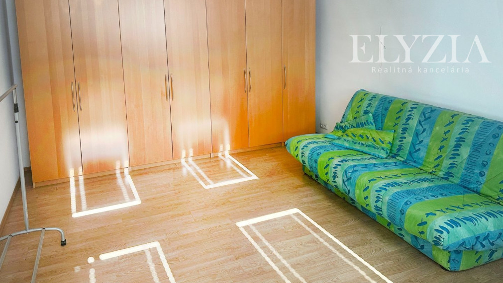 KRÁSNY MEZONET V CENTRE STARÉHO MESTA, KLEMENSOVA UL.