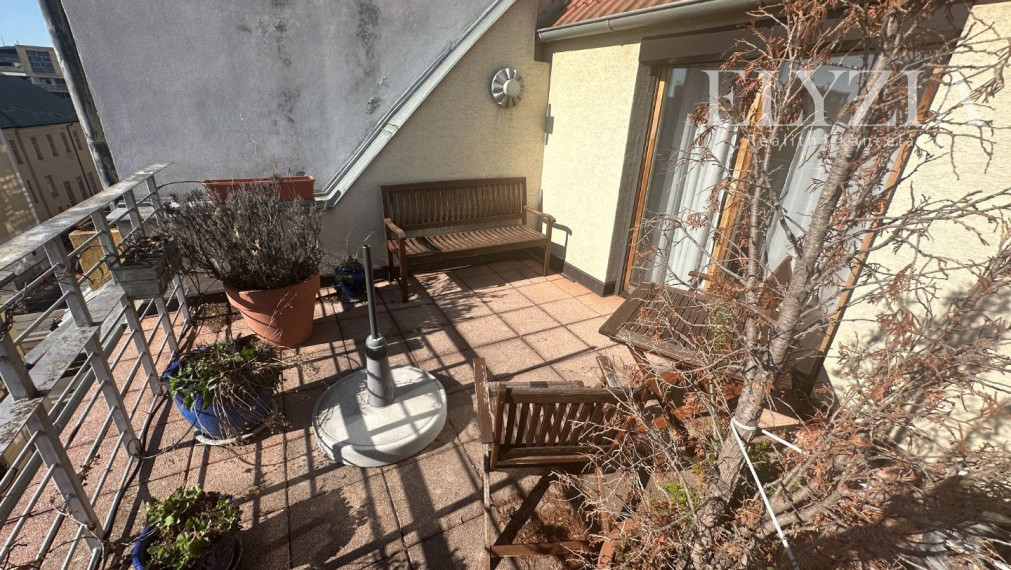 KRÁSNY MEZONET V CENTRE STARÉHO MESTA, KLEMENSOVA UL.