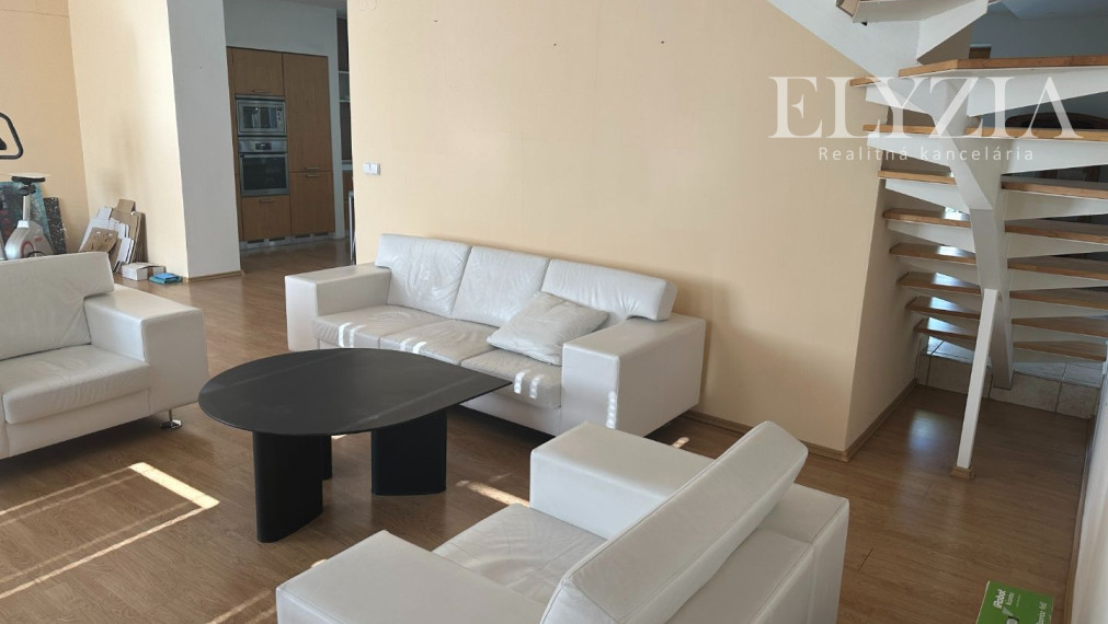 KRÁSNY MEZONET V CENTRE STARÉHO MESTA, KLEMENSOVA UL.