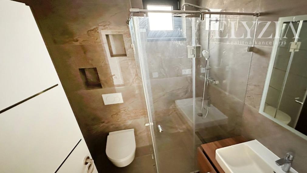 ELYZIA! NÁDHERNÁ NOVOSTAVBA V RAKÚSKU! PRENÁJOM RODINNÉHO DOMU S TERASOU, WOLFSTAHL