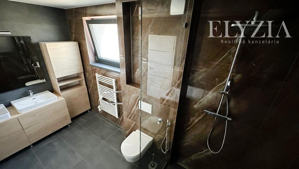 ELYZIA! NÁDHERNÁ NOVOSTAVBA V RAKÚSKU! PRENÁJOM RODINNÉHO DOMU S TERASOU, WOLFSTAHL