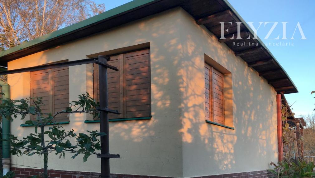 ELYZIA I ZÁHRADNÁ CHATA  s pozemkom priamo v Devíne, výhľad, (elektrika, voda kanalizácia) Lomnická, Bratislava- Devín