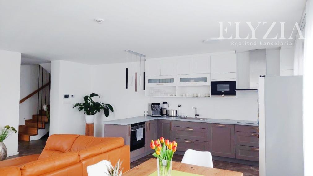 ELYZIA! NÁDHERNÁ NOVOSTAVBA V RAKÚSKU! PRENÁJOM RODINNÉHO DOMU S TERASOU, WOLFSTAHL