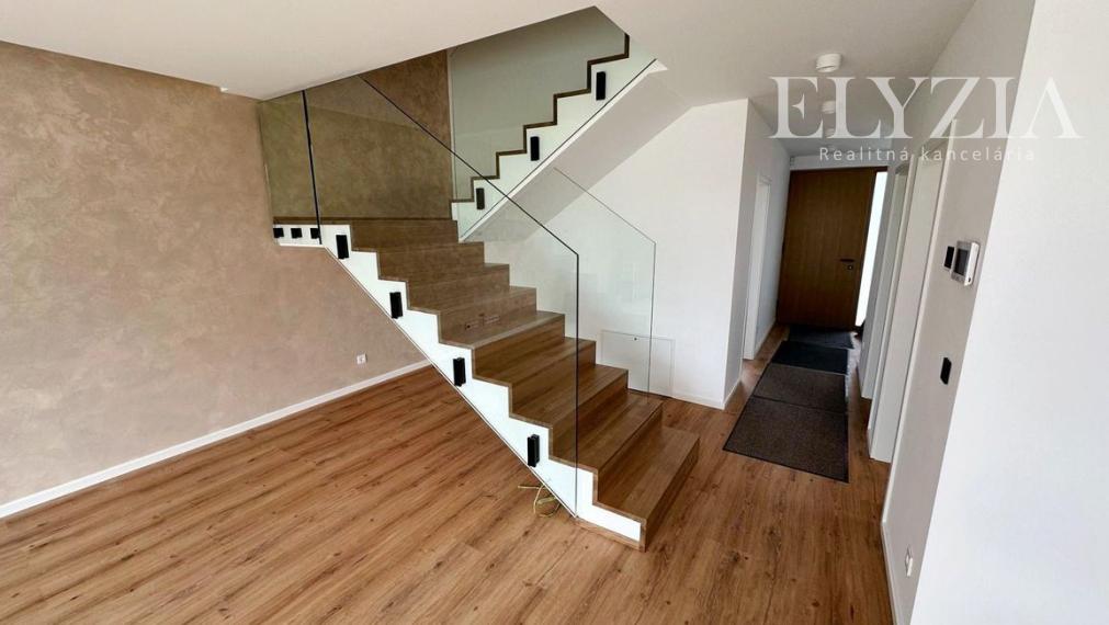 NÁDHERNÝ RD 2 NA PRENÁJOM V OBCI WOLFSTHAL, RAKÚSKO