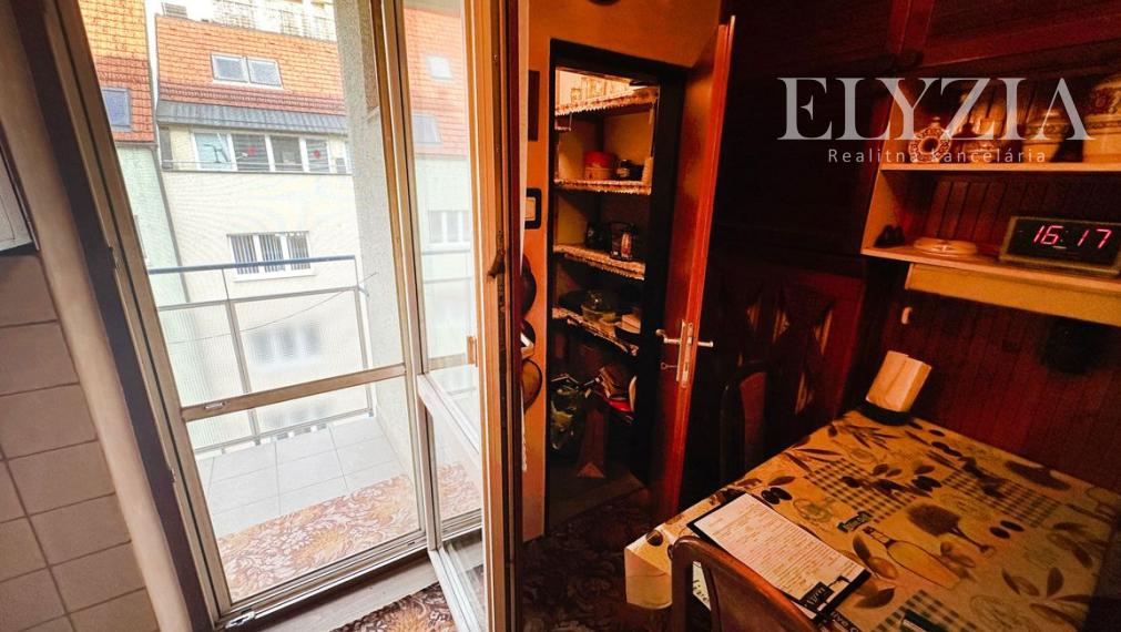 ELYZIA! 3. IZB. BYT V STAROM MESTE S PARKOVANÍM, UL. MEDENÁ 