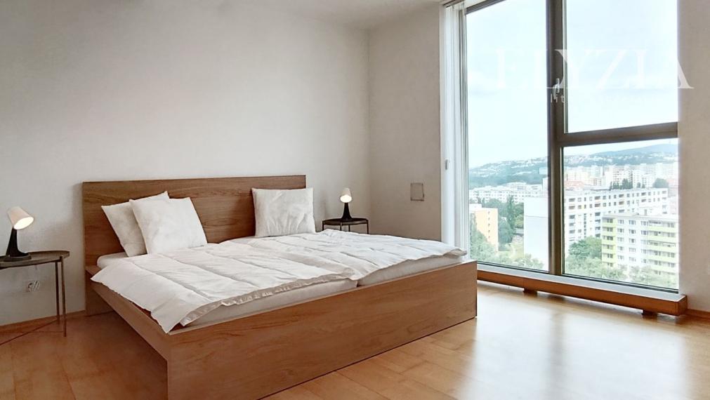 ELYZIA I TOP!! PRENÁJOM, Veľký 2-izbový apartmán s panoramatickými výhľadmi, parkovanie garáž – Vienna Gate, Petržalka