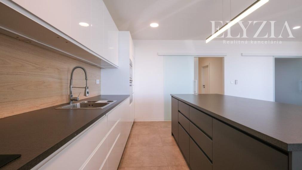 PRENÁJOM! 5 IZB. BYT S TERASOU A PARKOVANÍM, JANČOVA UL.