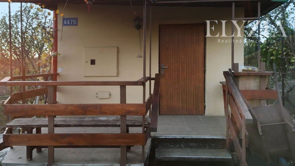 ELYZIA I ZÁHRADNÁ CHATA  s pozemkom priamo v Devíne, výhľad, (elektrika, voda kanalizácia) Lomnická, Bratislava- Devín