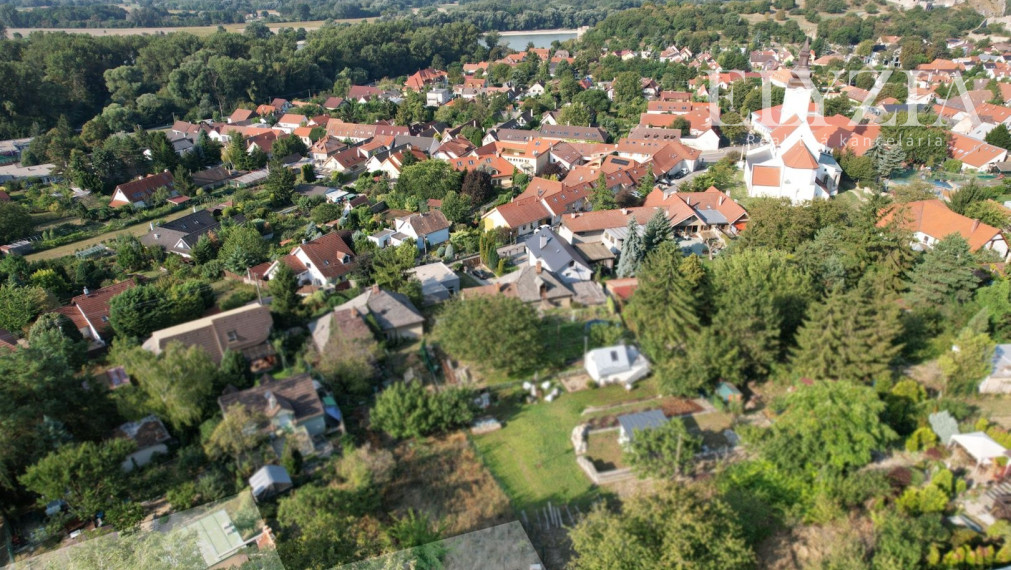 ELYZIA I 2 zahradné chaty na krásnom pozemku priamo v Devíne, výhľad, (elektrika, voda kanalizácia) Lomnická, Bratislava- Devín