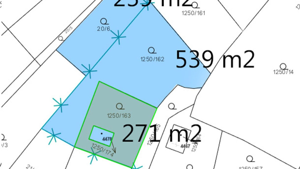 ELYZIA I 2 zahradné chaty na krásnom pozemku priamo v Devíne, výhľad, (elektrika, voda kanalizácia) Lomnická, Bratislava- Devín