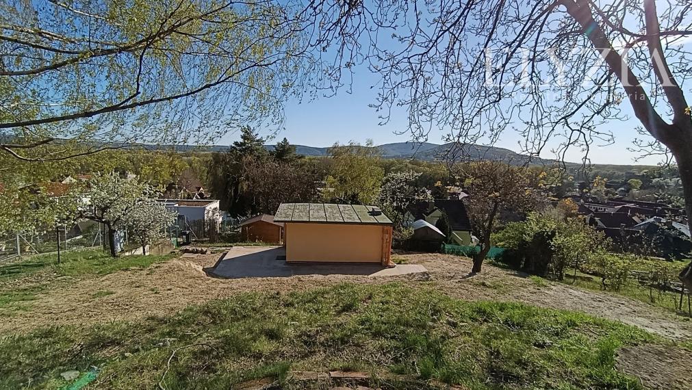 ELYZIA I Krásny pozemok priamo v Devíne s chatou (výhľad, všetky IS), Lomnická, Bratislava- Devín