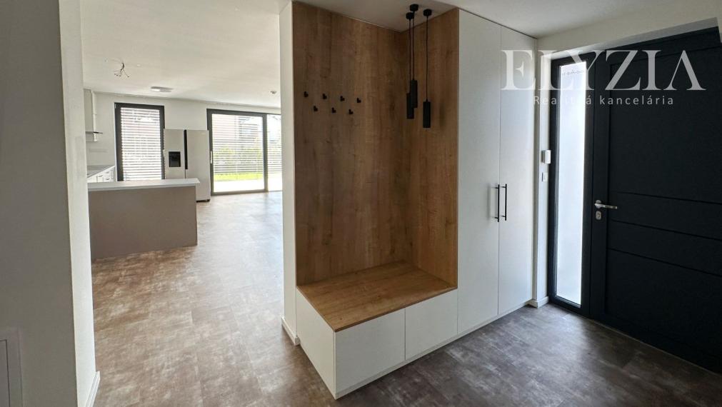 ELYZIA! NÁDHERNÁ NOVOSTAVBA V RAKÚSKU! PRENÁJOM RODINNÉHO DOMU S TERASOU, WOLFSTAHL