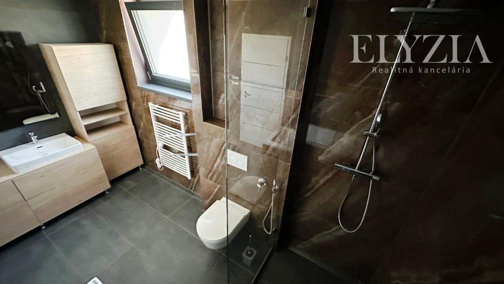 ELYZIA! NÁDHERNÁ NOVOSTAVBA V RAKÚSKU! PRENÁJOM RODINNÉHO DOMU S TERASOU, WOLFSTAHL