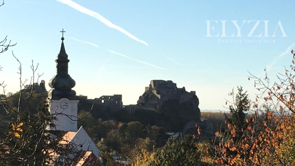 ELYZIA I Krásny pozemok priamo v Devíne s chatou (výhľad, všetky IS), Lomnická, Bratislava- Devín