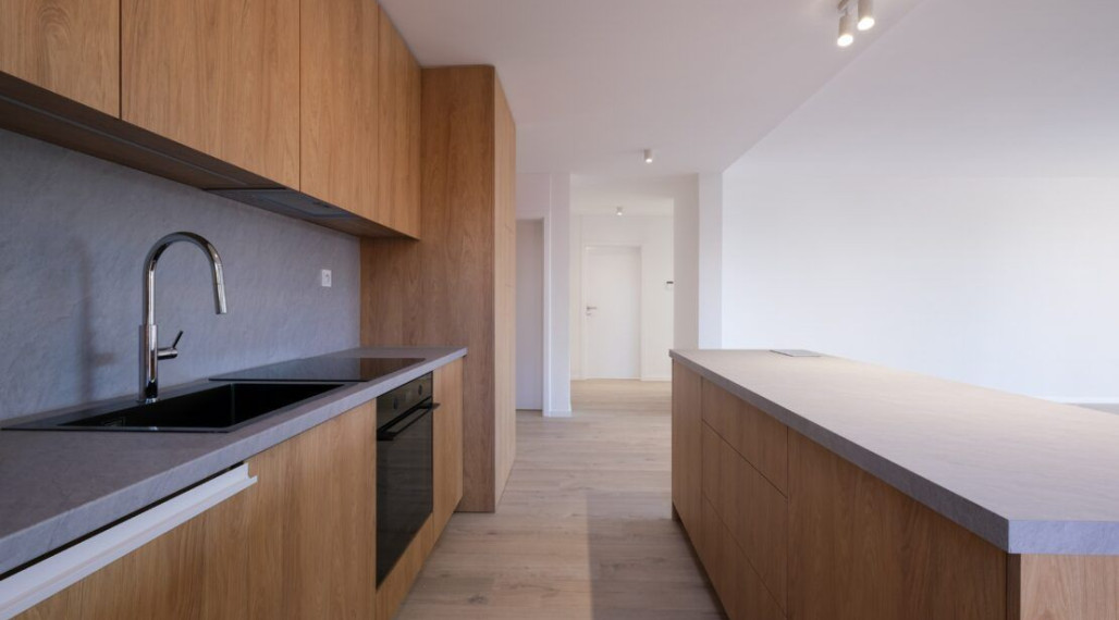 PRENÁJOM! 4 IZB. BYTU V NOVOSTAVBE S PARKOVANÍM V STAROM MESTE!