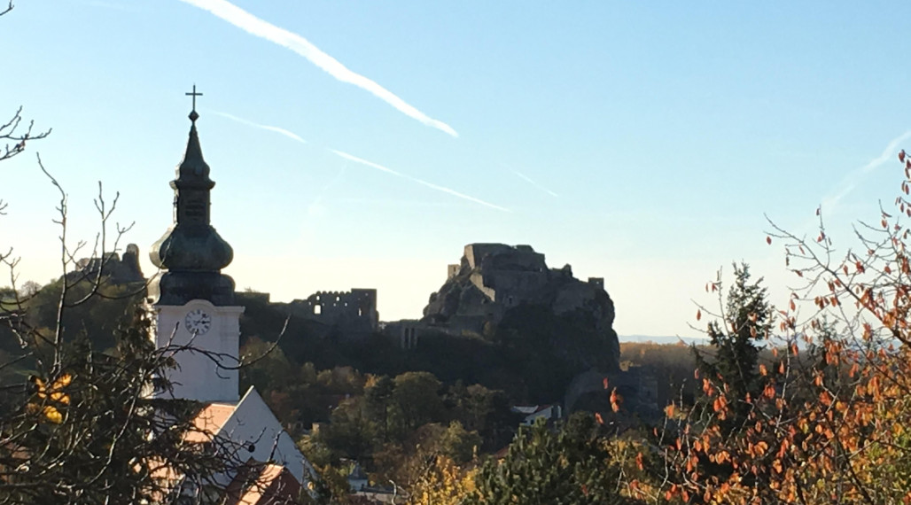 ELYZIA I Krásny pozemok priamo v Devíne s chatou (výhľad, všetky IS), Lomnická, Bratislava- Devín