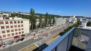 2 IZB. BYT S BALKÓNOM A GARÁŽOVÝM MIESTOM - fotografia 4
