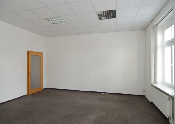 .........PRENAJATÉ.........3 kancelárie, BANKOBYSTRICKÁ ul., Bratislava I