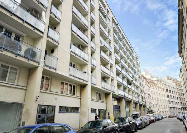 ELYZIA I 3. IZB. BYT V ÚPLNOM CENTRE MESTA S PARKOVANÍM