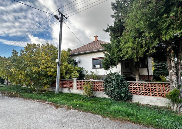 ELYZIA! RODINNÝ DOM S OBROVSKÝM POZEMKOV V ČAROVNEJ DEDINKE, CHORVÁTSKY GROB
