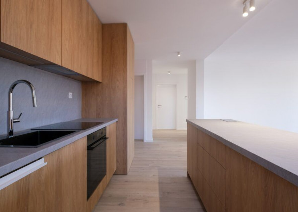 PRENÁJOM! 4 IZB. BYTU V NOVOSTAVBE S PARKOVANÍM V STAROM MESTE!