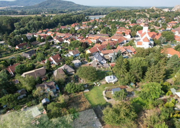 ELYZIA I 2 zahradné chaty na krásnom pozemku priamo v Devíne, výhľad, (elektrika, voda kanalizácia) Lomnická, Bratislava- Devín