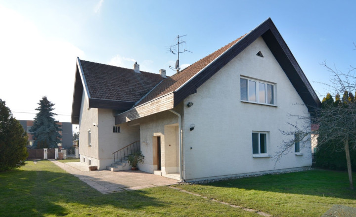 ............PRENAJATÉ.....ELYZIA I PRENÁJOM 2 IZB. VEĽKOMETRÁŽNEHO BYTU, sklad, parkovanie, Šamorínska ul. BA II - Podunajské Biskupice - fotografia 9