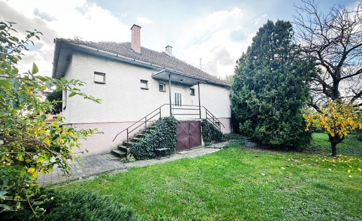 RODINNÝ DOM S OBROVSKÝM POZEMKOV V CHORVÁTSKOM GROBE
