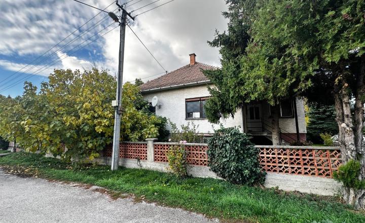 RODINNÝ DOM S OBROVSKÝM POZEMKOV V CHORVÁTSKOM GROBE - fotografia 1