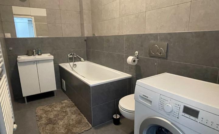 2 IZB. BYT S BALKÓNOM A GARÁŽOVÝM MIESTOM - fotografia 8